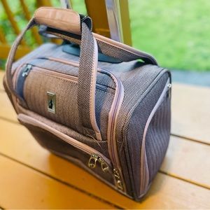 London Fog cabin suitcase ✈️